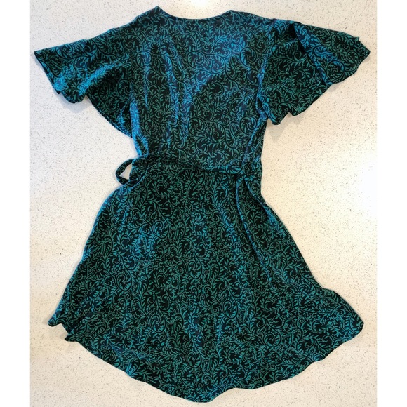 DVF Vintage Green Flutter Sleeve Wrap Dress SZ 2 - Picture 7 of 8